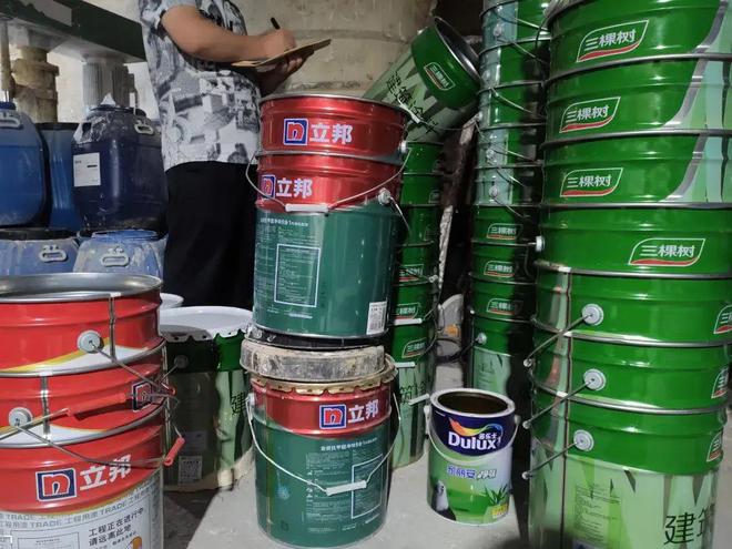重慶破獲特大假冒涂料案，立邦、多樂士、三棵樹等知名品牌遭侵權